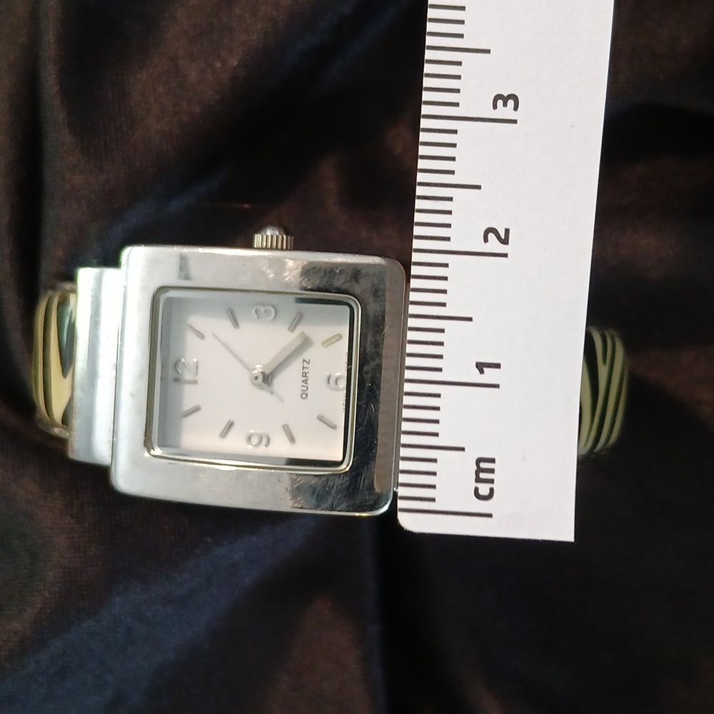 Fada Ind~Quartz Watch~Silver Tone~ Zebra 🦓 Stripe Cuff Band - Picture 14 of 17